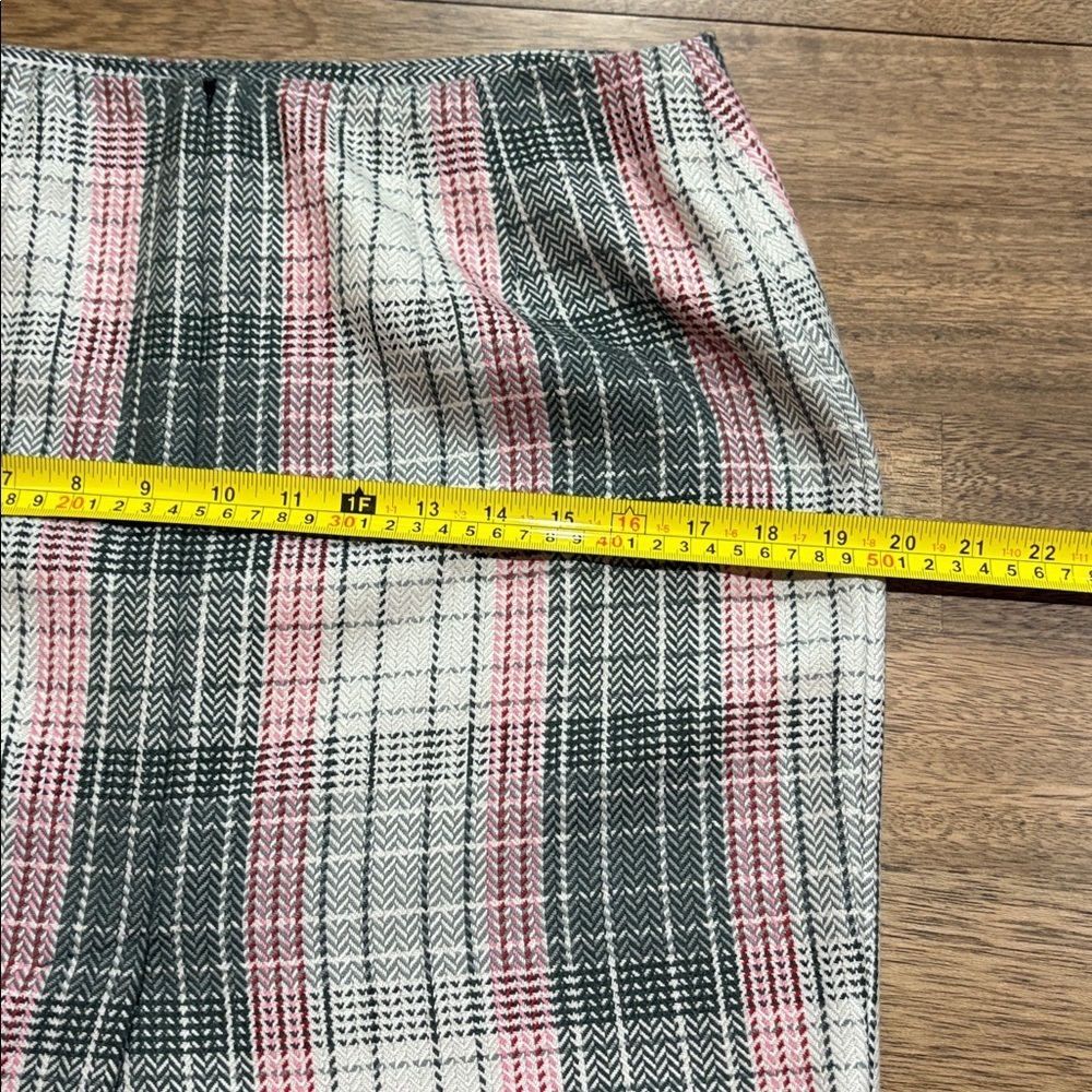 Talbots Wool Blend Skirt 10P. Fully Lined. Gray, pink, red. Like new. - Picture 8 of 8